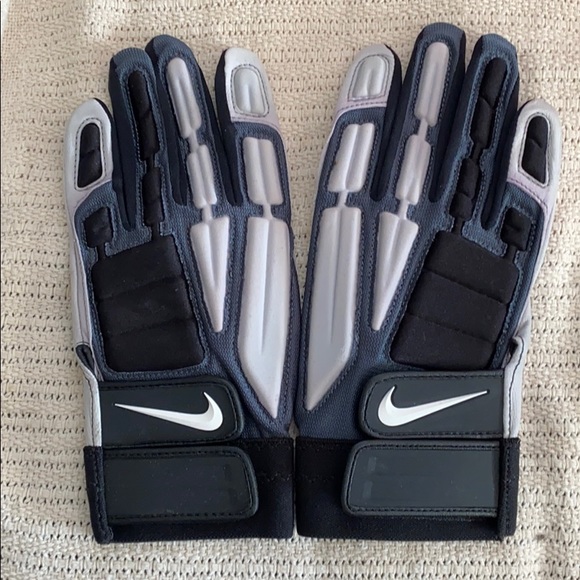 Men’s Nike football gloves